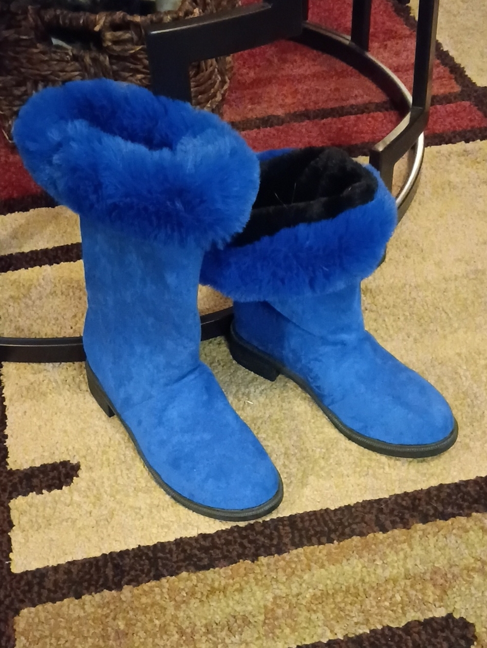 Brand New (No Tags) ( Never Worn) Women's Cozy Blue Faux Fur Winter Boots Size 8